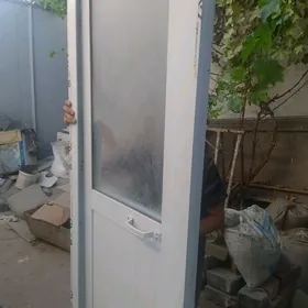 Дверь пластиковы