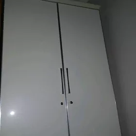 Şkaf ak