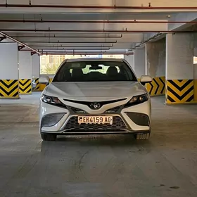 Toyota Camry 2021
