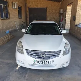 Nissan Altima 2010