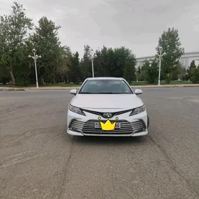 Toyota Camry 2021