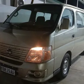 Nissan Urvan 2010