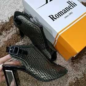 Кожаные босоножки