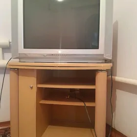 LG televizor + postavkasy bile