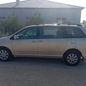 Toyota Sienna 2004
