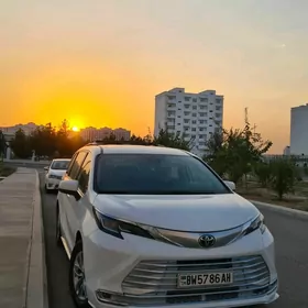 Toyota Sienna 2021