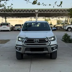 Toyota Hilux 2024