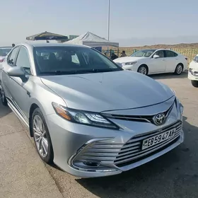 Toyota Camry 2021
