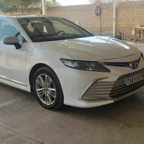 Toyota Camry Hybrid 2021