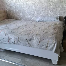 кровать