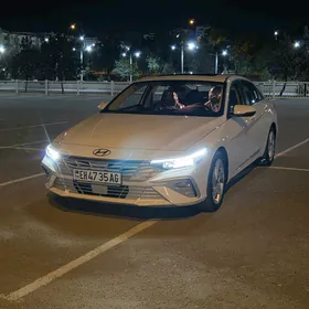 Hyundai Elantra 2025