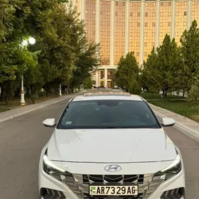 Hyundai Elantra 2023
