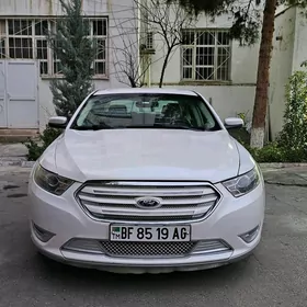 Ford Taurus 2017
