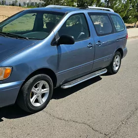 Toyota Sienna 2001