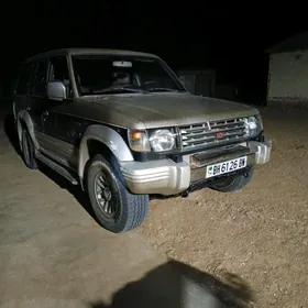 Mitsubishi Pajero 1991