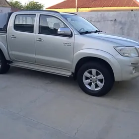 Toyota Hilux 2014
