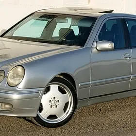 Mercedes-Benz E320 2001