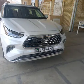 Toyota Highlander 2021