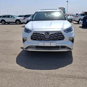 Toyota Highlander 2021