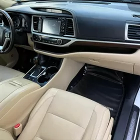Toyota Highlander 2016