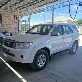 Toyota Fortuner 2012