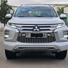 Mitsubishi Pajero 2020