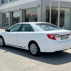 Toyota Camry 2014