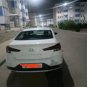 Hyundai Elantra 2020