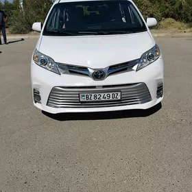 Toyota Sienna 2019