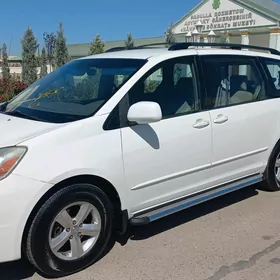 Toyota Sienna 2004