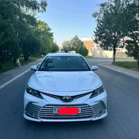 Toyota Camry 2021