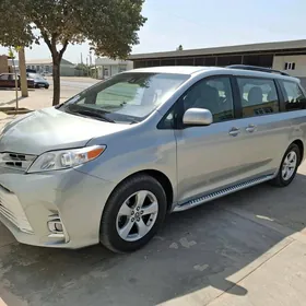 Toyota Sienna 2019