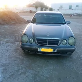 Mercedes-Benz E320 2001