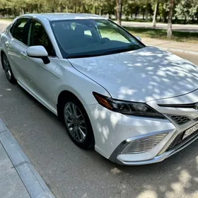 Toyota Camry 2021