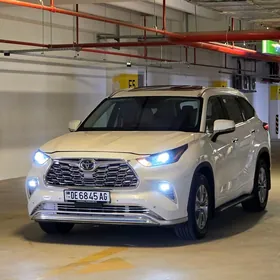 Toyota Highlander 2021