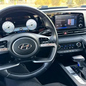 Hyundai Elantra 2022