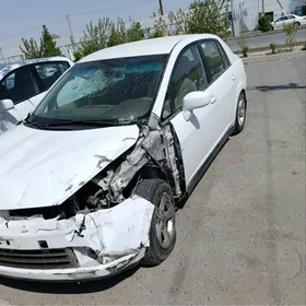 Nissan Tiida 2006