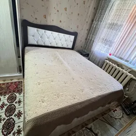 кровать