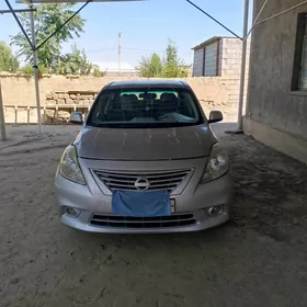 Nissan Versa 2012