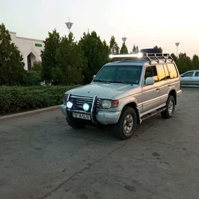 Mitsubishi Montero 1995