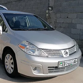 Nissan Versa 2012