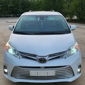 Toyota Sienna 2019