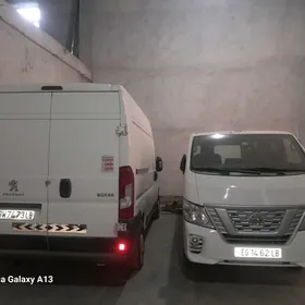 Nissan Urvan 2022