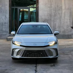 Toyota Camry 2025