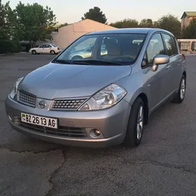 Nissan Tiida 2007