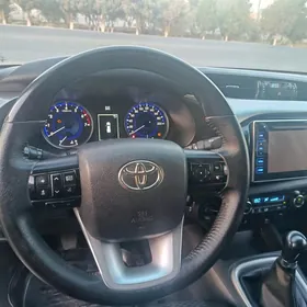 Toyota Hilux 2017