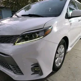 Toyota Sienna 2019