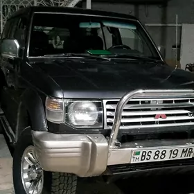 Mitsubishi Pajero 1993