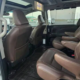 Toyota Sienna 2019