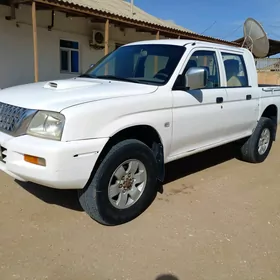 Toyota Hilux 2004